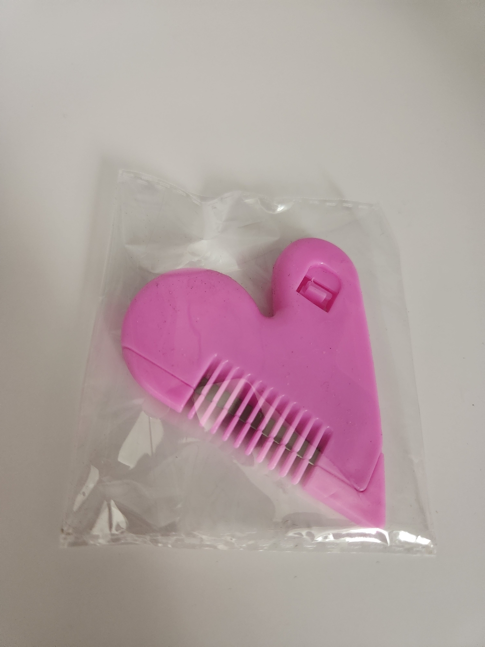 NWT Pink Heart Shaped Hair Razor Comb Trimmer Shaver